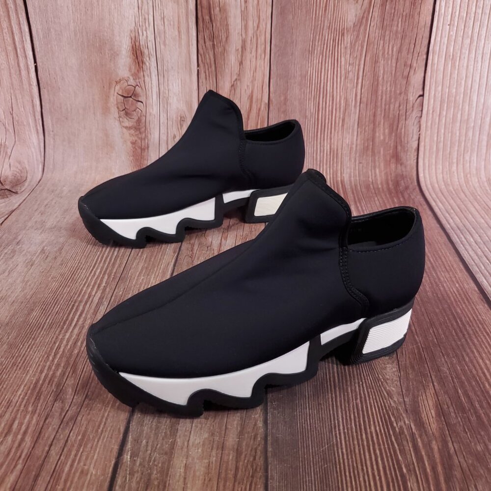 iRi NYC Womens Size 5.5 WES Black Outline Low Top Sneaker